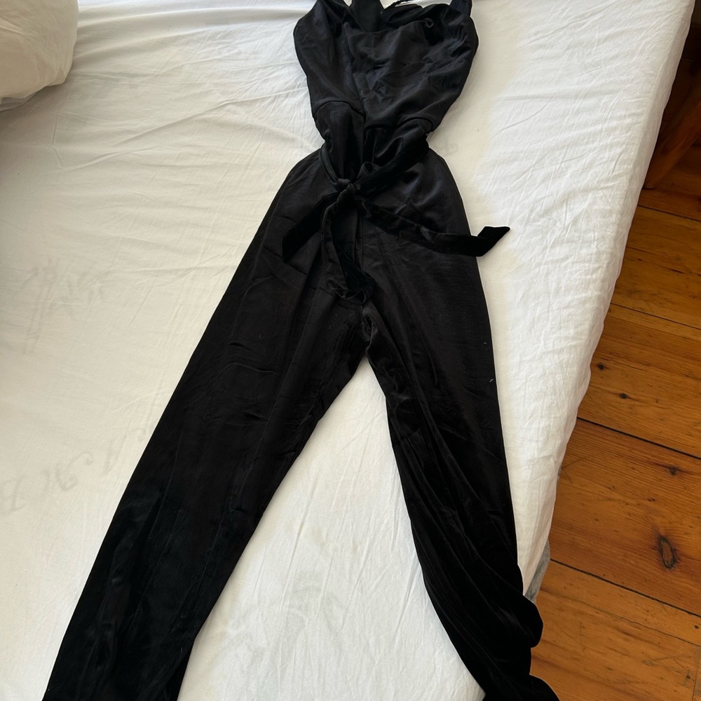 ☀️3/$25 Banana Republic Black Velvet Jumpsuit Sz 6p petite 6 tie waist - Picture 2 of 7